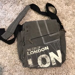 Robin Ruth London Messenger Crossbody Bag